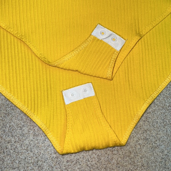Ellesse Yellow W/ White Stripe Womens US L EU 40 UK 12 Body High Neck Bodysuit - Picture 10 of 16